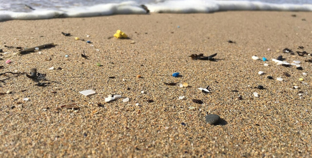 Particulele de nanoplastic reprezintă majoritatea poluării cu plastic din Atlanticul de Nord?